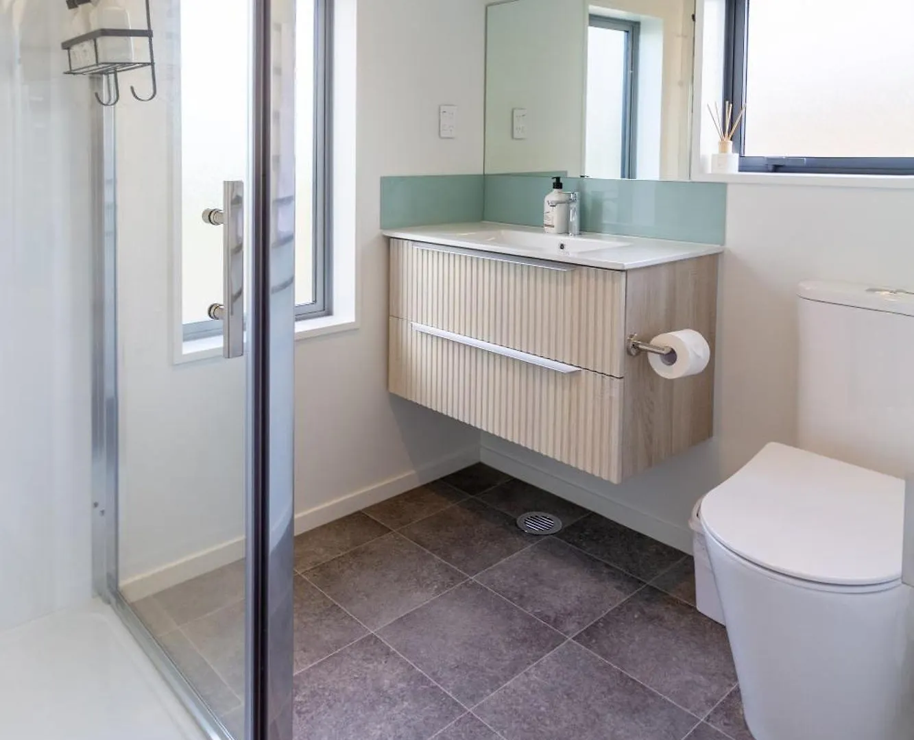 Apartment Urban Comfort And Parking Near Avebury Park Christchurch