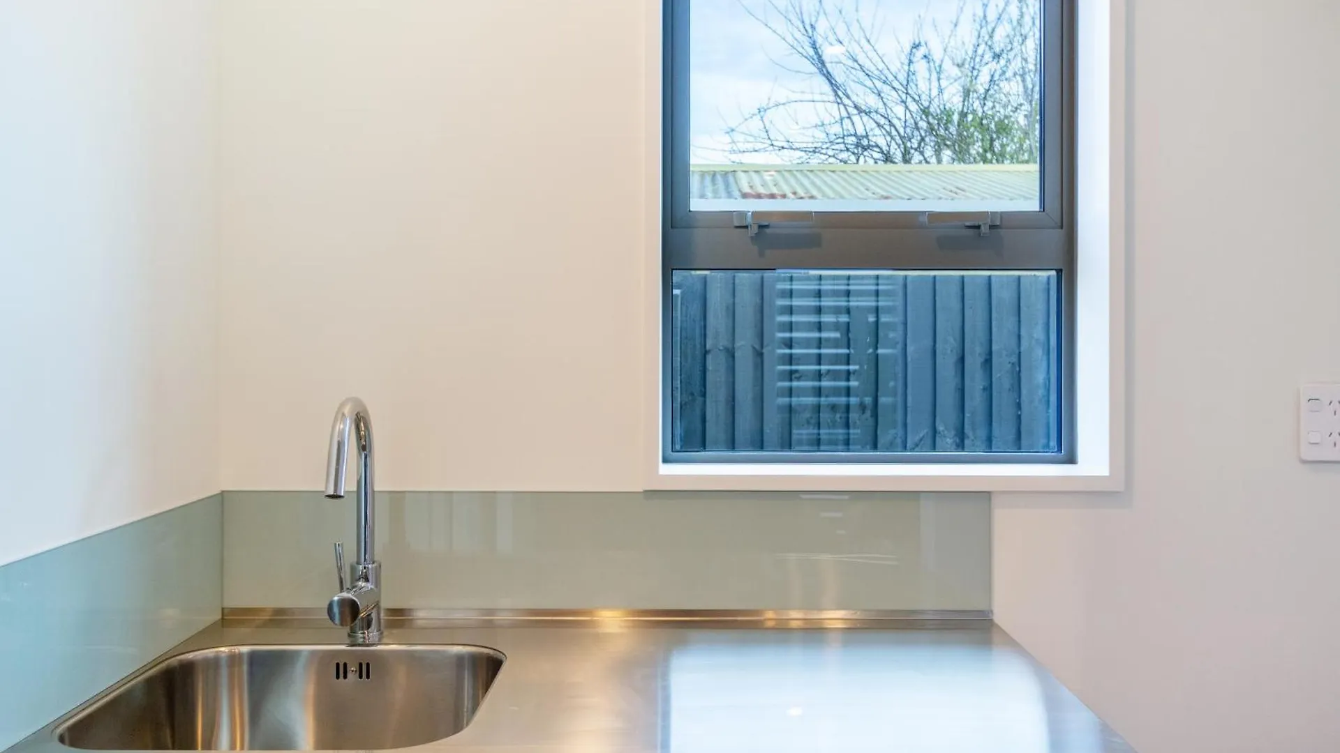 Apartment Urban Comfort And Parking Near Avebury Park Christchurch New Zealand
