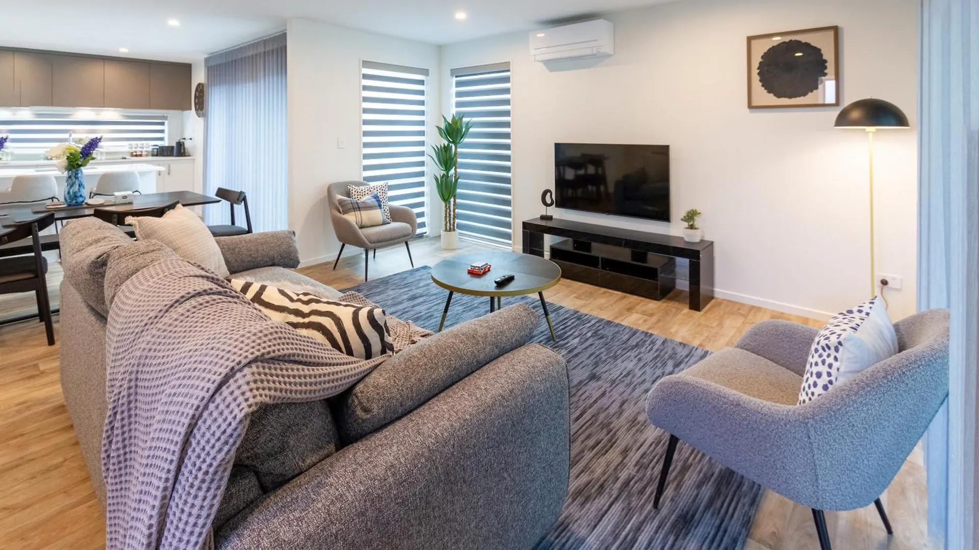 Urban Comfort And Parking Near Avebury Park Christchurch Apartment